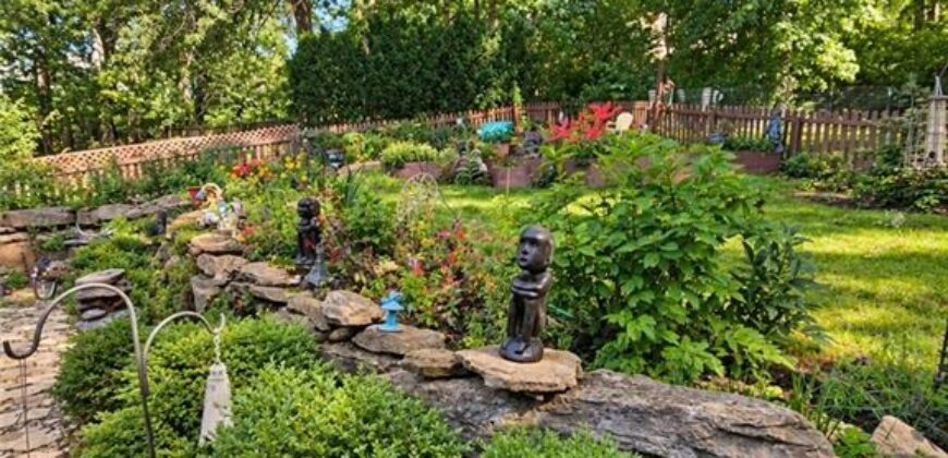 305 Lancelot Drive, Liberty, MO 64068