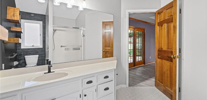 305 Lancelot Drive, Liberty, MO 64068