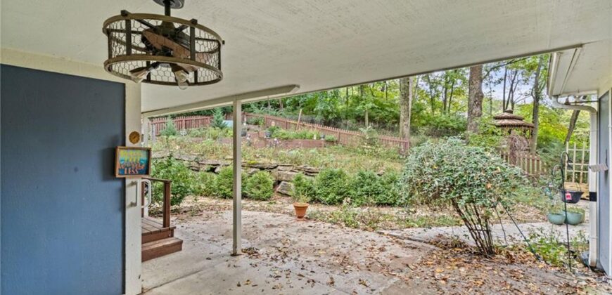 305 Lancelot Drive, Liberty, MO 64068