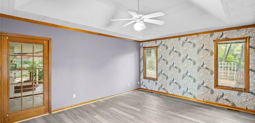 305 Lancelot Drive, Liberty, MO 64068