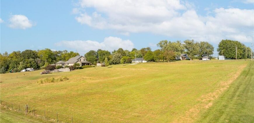 17090 Smith Road, Smithville, MO 64089