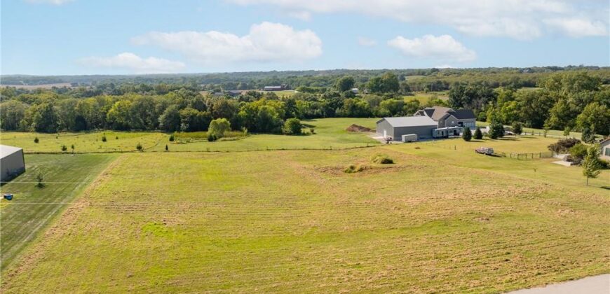 17100 Smith Road, Smithville, MO 64089