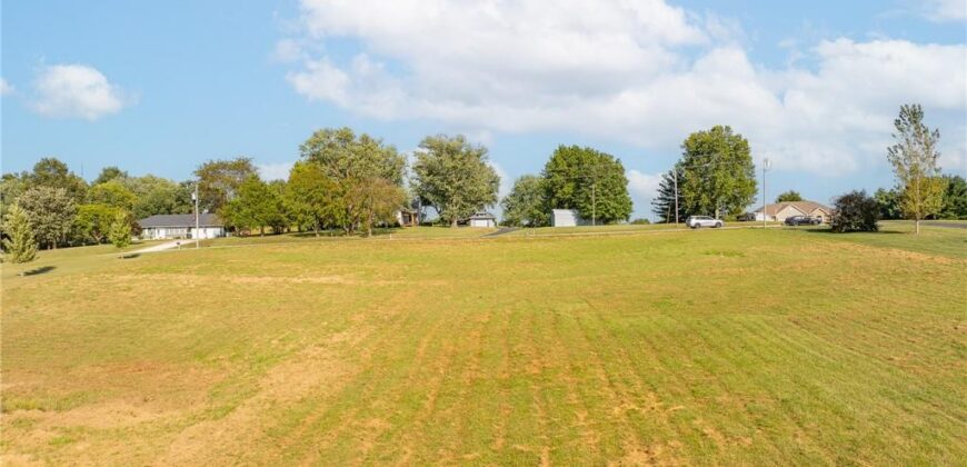 17100 Smith Road, Smithville, MO 64089