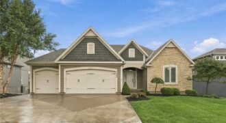 7485 NW Forest Lakes Drive, Parkville, MO 64152