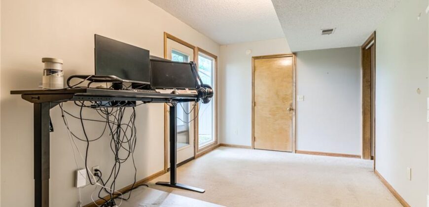 8911 NE 74th Street, Kansas City, MO 64158