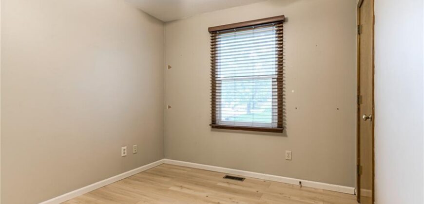 8911 NE 74th Street, Kansas City, MO 64158