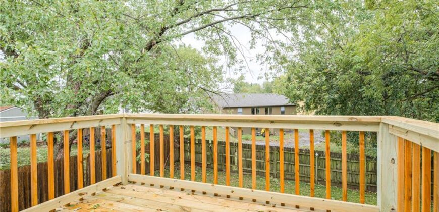 8911 NE 74th Street, Kansas City, MO 64158