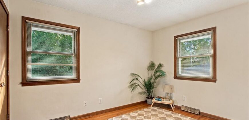 6009 N Wyandotte Street, Gladstone, MO 64118