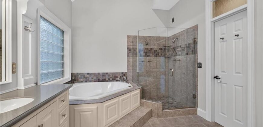 1416 Woodbury Drive, Liberty, MO 64068