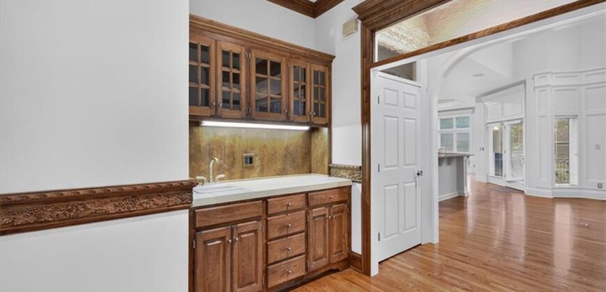 1416 Woodbury Drive, Liberty, MO 64068