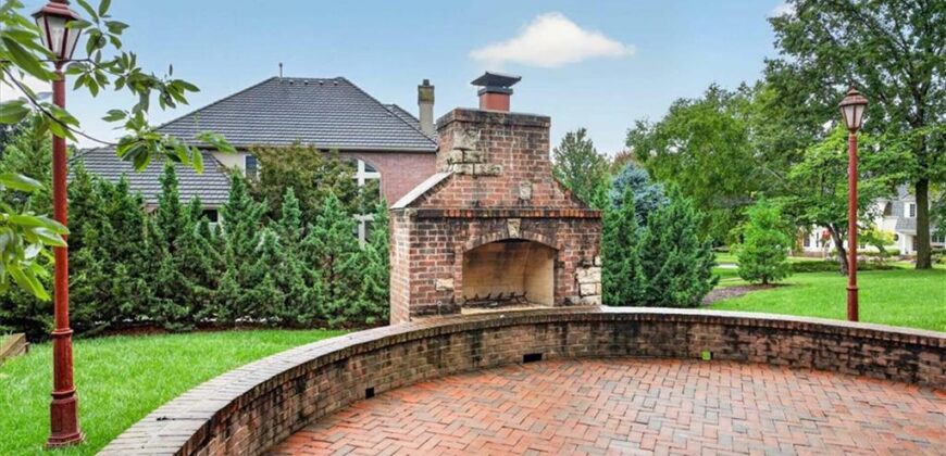1416 Woodbury Drive, Liberty, MO 64068