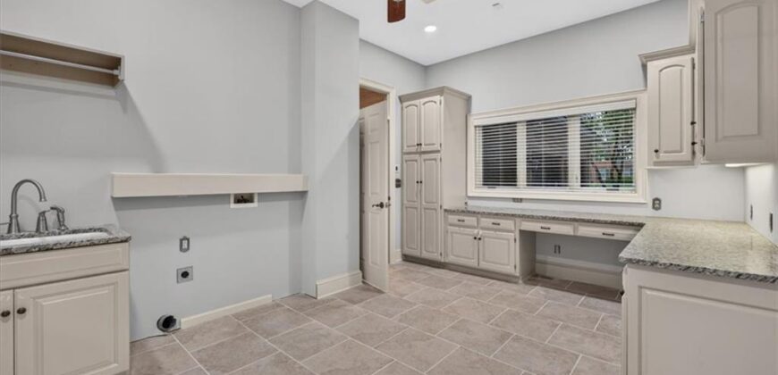 1416 Woodbury Drive, Liberty, MO 64068