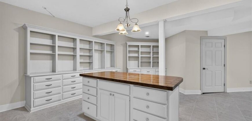 1416 Woodbury Drive, Liberty, MO 64068