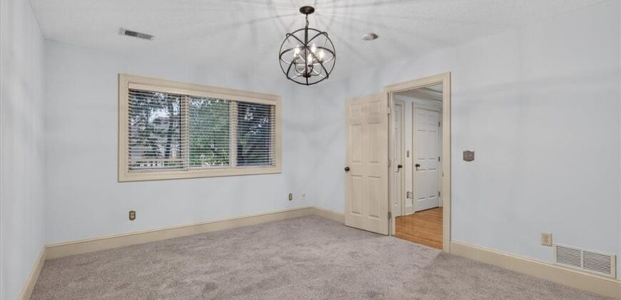 1416 Woodbury Drive, Liberty, MO 64068