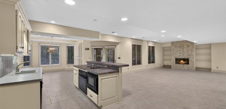 1416 Woodbury Drive, Liberty, MO 64068