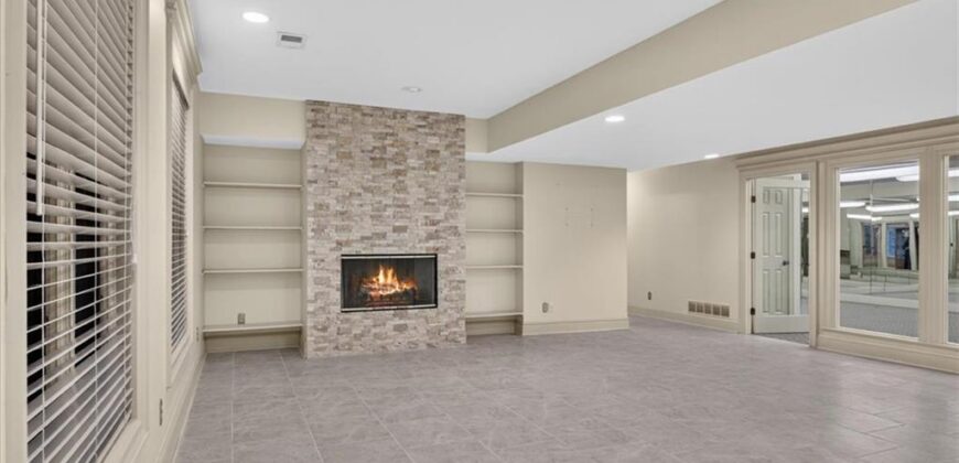 1416 Woodbury Drive, Liberty, MO 64068