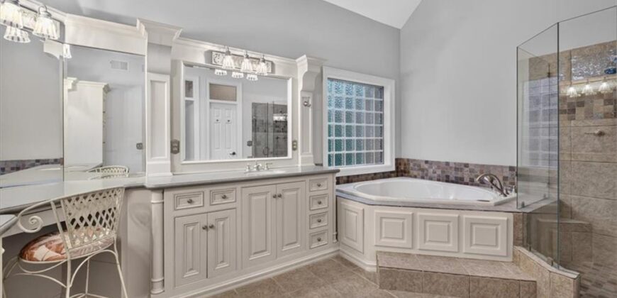 1416 Woodbury Drive, Liberty, MO 64068