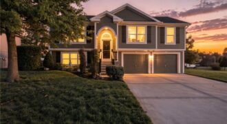 920 E 8th St Circle, Kearney, MO 64060