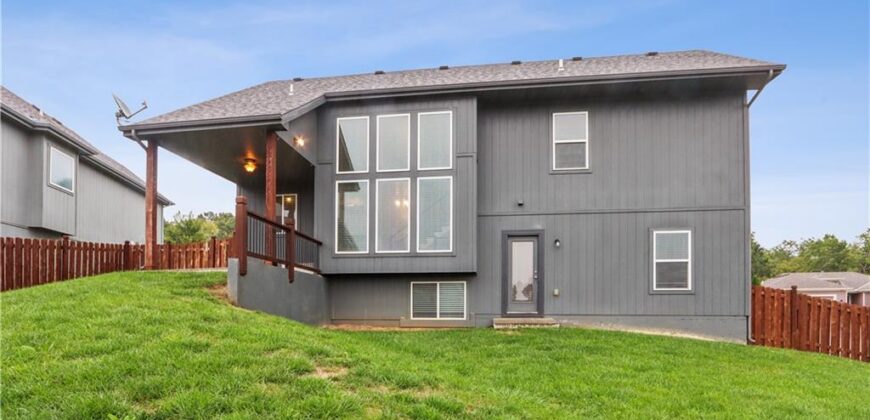 7700 N Lawn Avenue, Kansas City, MO 64119