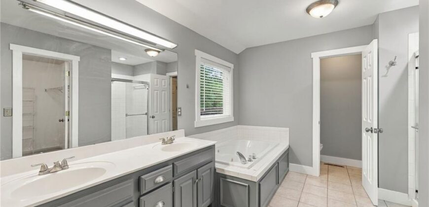 7552 N Tullis Avenue, Kansas City, MO 64158