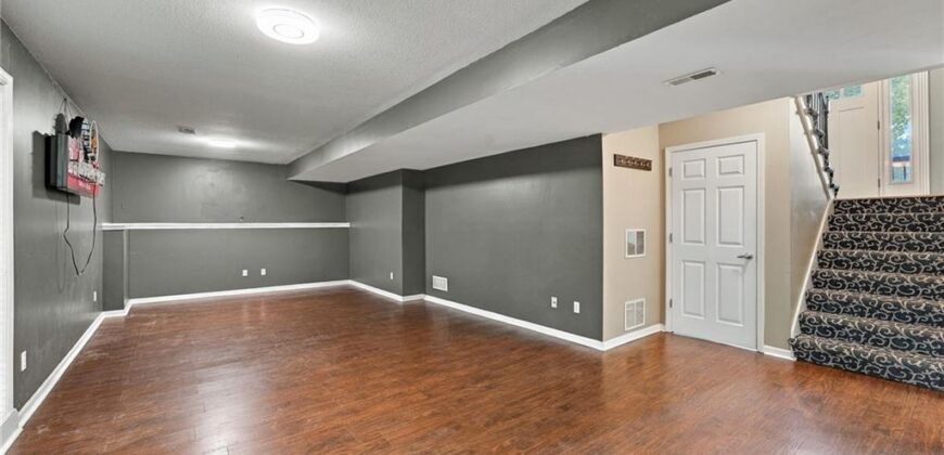 7552 N Tullis Avenue, Kansas City, MO 64158