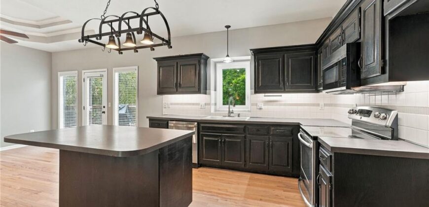 7552 N Tullis Avenue, Kansas City, MO 64158