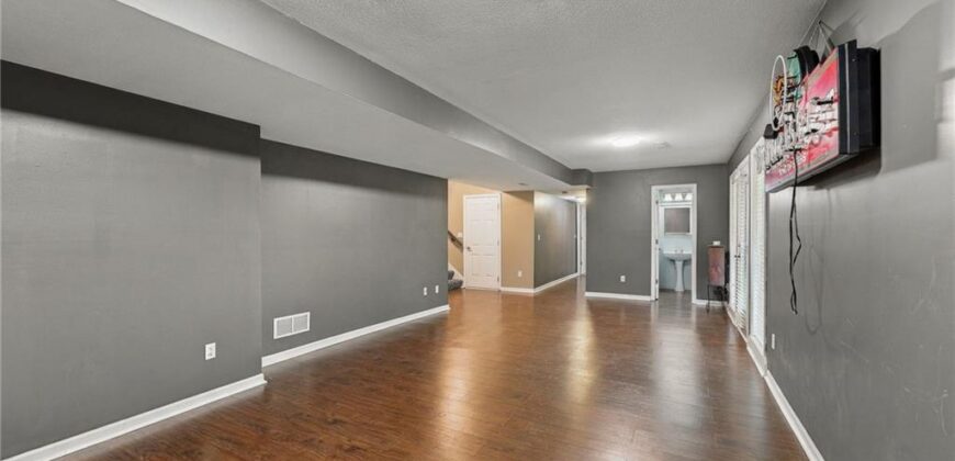 7552 N Tullis Avenue, Kansas City, MO 64158