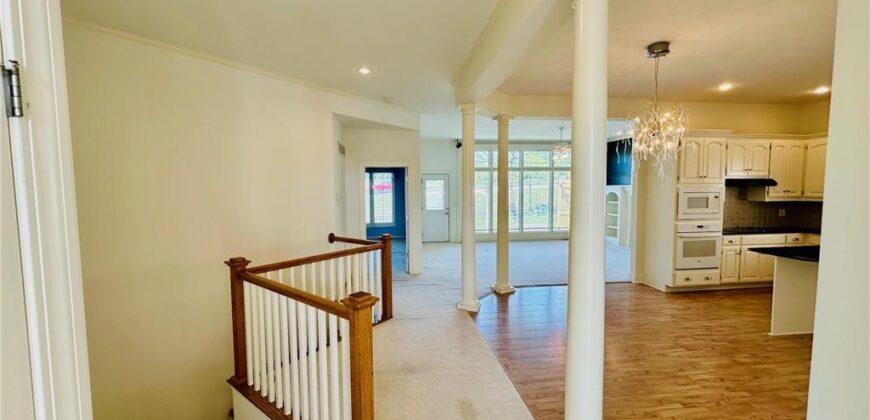 1912 Carter Court, Liberty, MO 64068