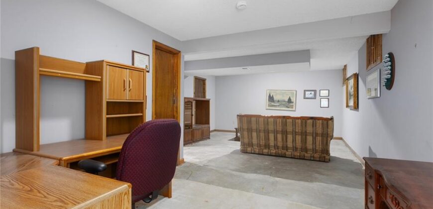 7820 N Olive Street, Kansas City, MO 64118