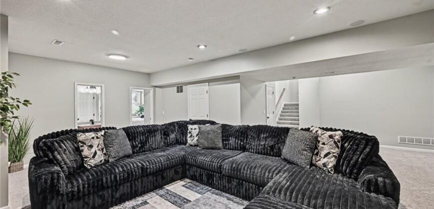 14090 NW 64th Terrace, Parkville, MO 64152