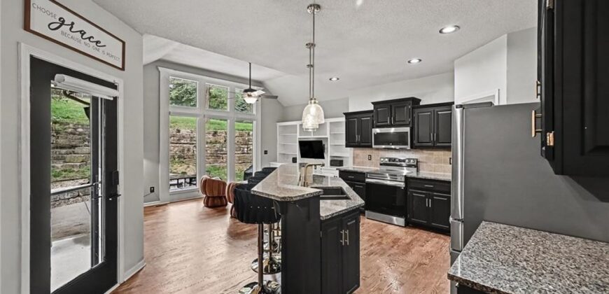 14090 NW 64th Terrace, Parkville, MO 64152