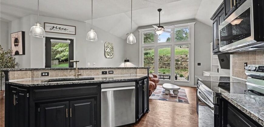 14090 NW 64th Terrace, Parkville, MO 64152