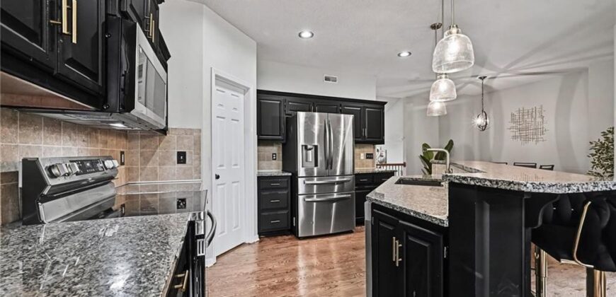 14090 NW 64th Terrace, Parkville, MO 64152