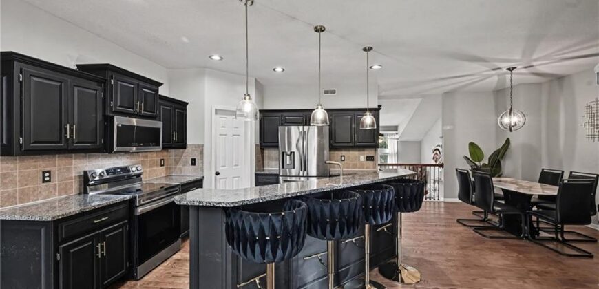 14090 NW 64th Terrace, Parkville, MO 64152