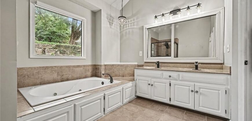 14090 NW 64th Terrace, Parkville, MO 64152