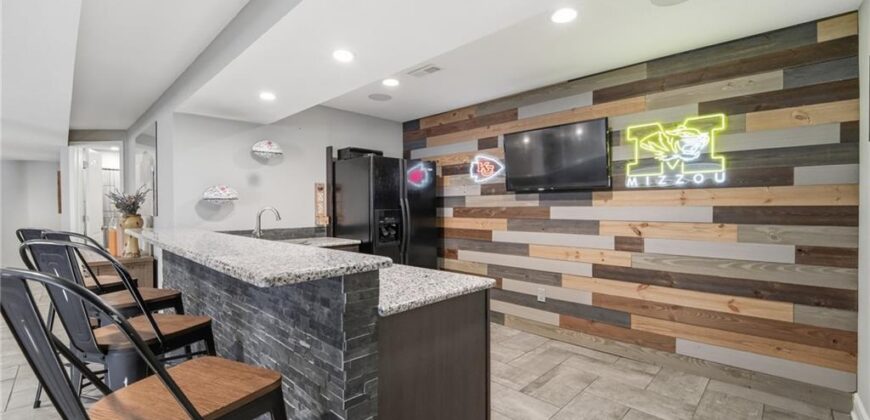 9520 N Askew Avenue, Kansas City, MO 64156