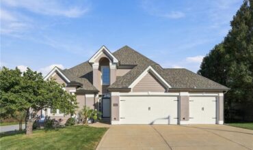 10429 N Lawn Avenue, Kansas City, MO 64156