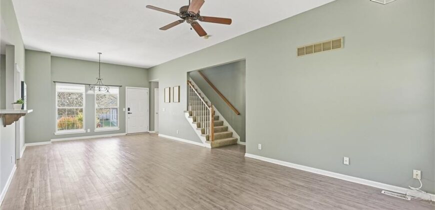 8310 N Barclay Circle, Kansas City, MO 64118
