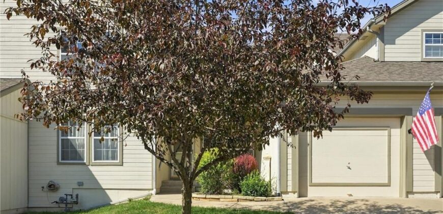 8310 N Barclay Circle, Kansas City, MO 64118