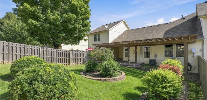 8310 N Barclay Circle, Kansas City, MO 64118