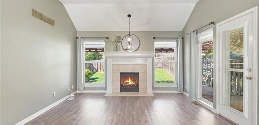 8310 N Barclay Circle, Kansas City, MO 64118