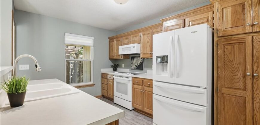 8310 N Barclay Circle, Kansas City, MO 64118