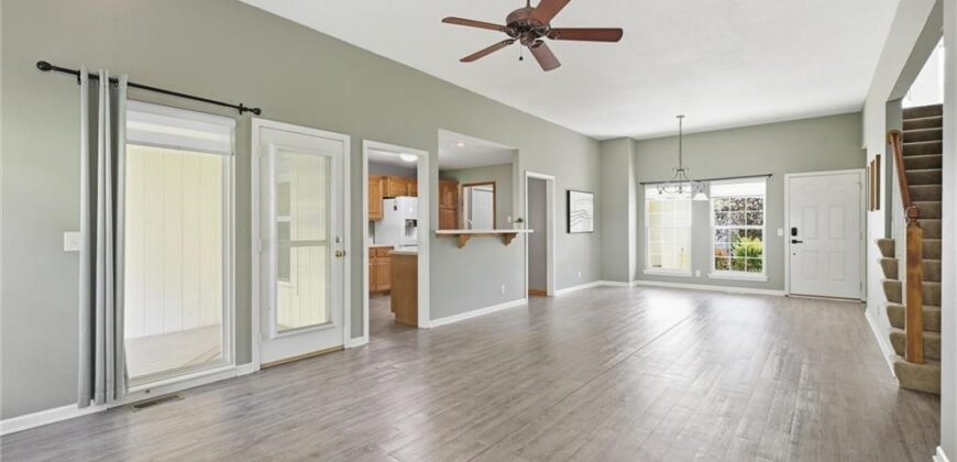 8310 N Barclay Circle, Kansas City, MO 64118