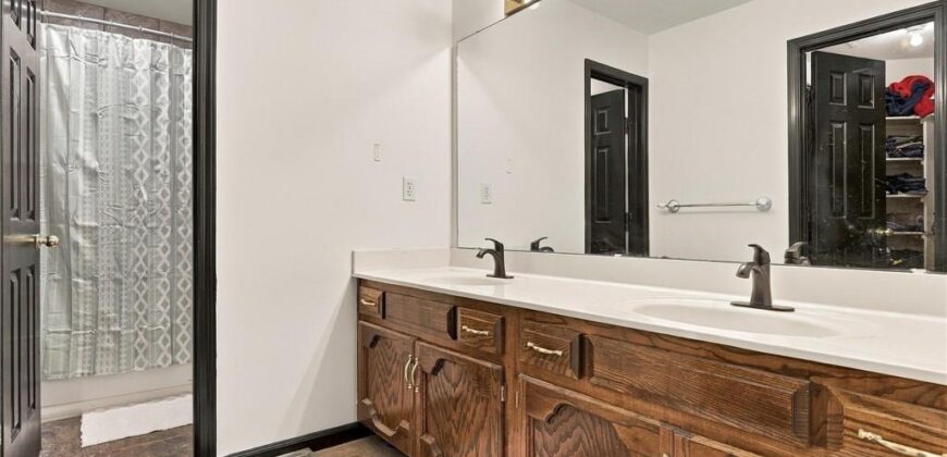 1711 Sunset Drive, Kearney, MO 64060