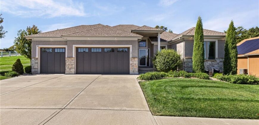 5866 S National Drive, Parkville, MO 64152