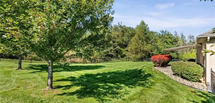 5866 S National Drive, Parkville, MO 64152