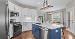 5866 S National Drive, Parkville, MO 64152