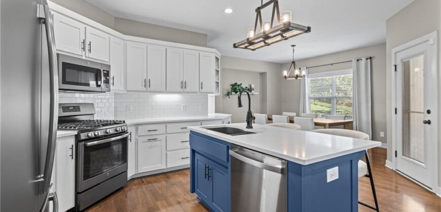 5866 S National Drive, Parkville, MO 64152