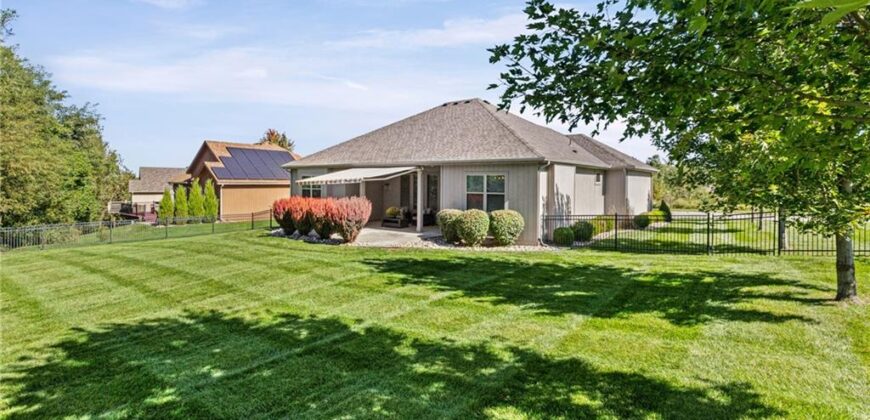 5866 S National Drive, Parkville, MO 64152