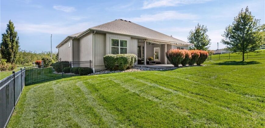 5866 S National Drive, Parkville, MO 64152